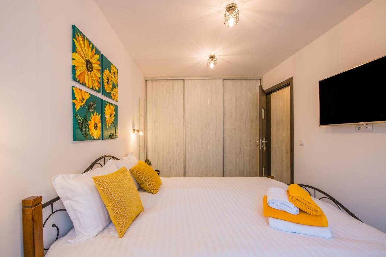 Kitty Sunflower Apartment Alba Iulia Esterno foto