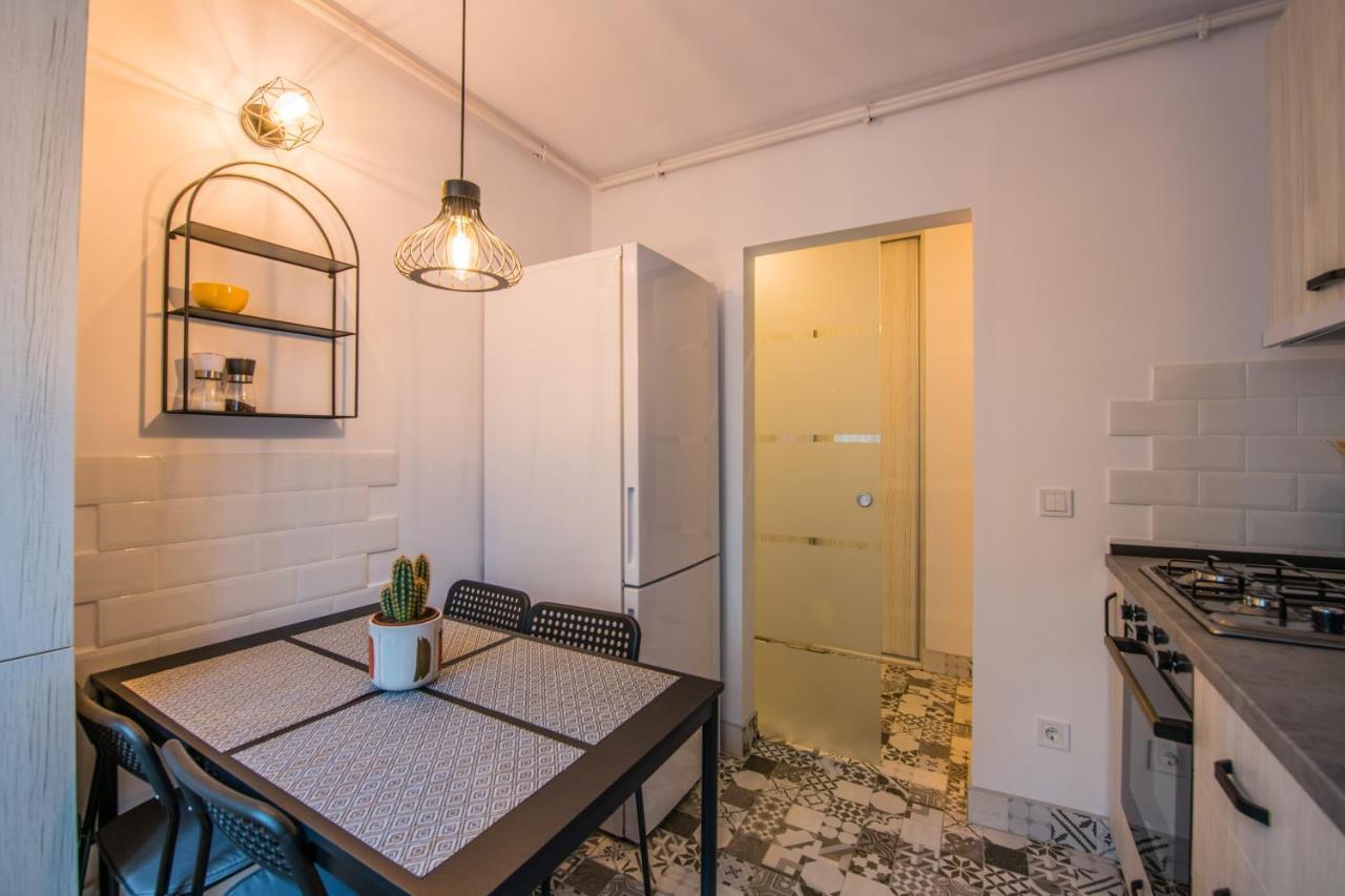 Kitty Sunflower Apartment Alba Iulia Esterno foto